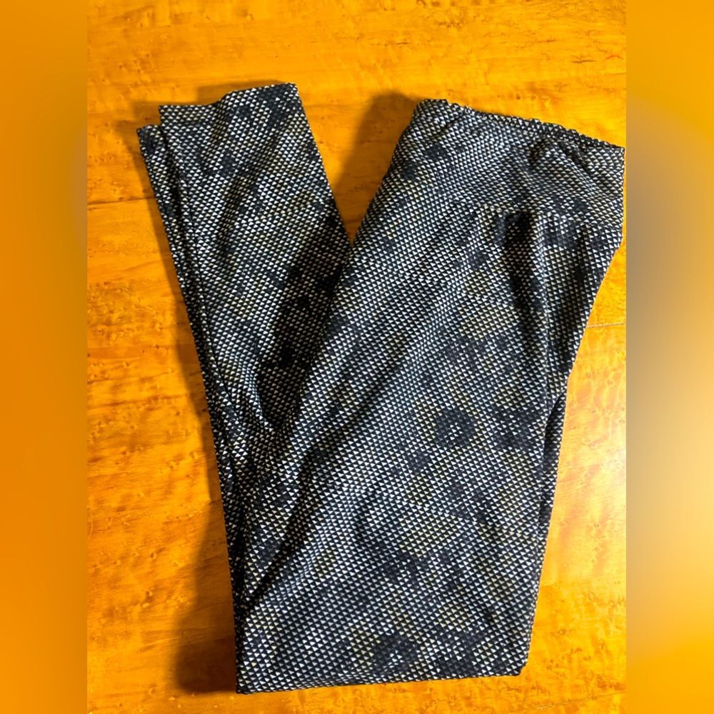 Lularoe snakeskin leggings, ankle length, excellent condition, fit like a large